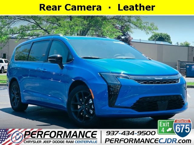 2027 Chrysler Pacifica Limited's photo