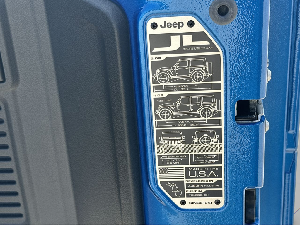New 2026 Hydro Blue Pearl-Coat Exterior Paint Jeep Rubicon image 35