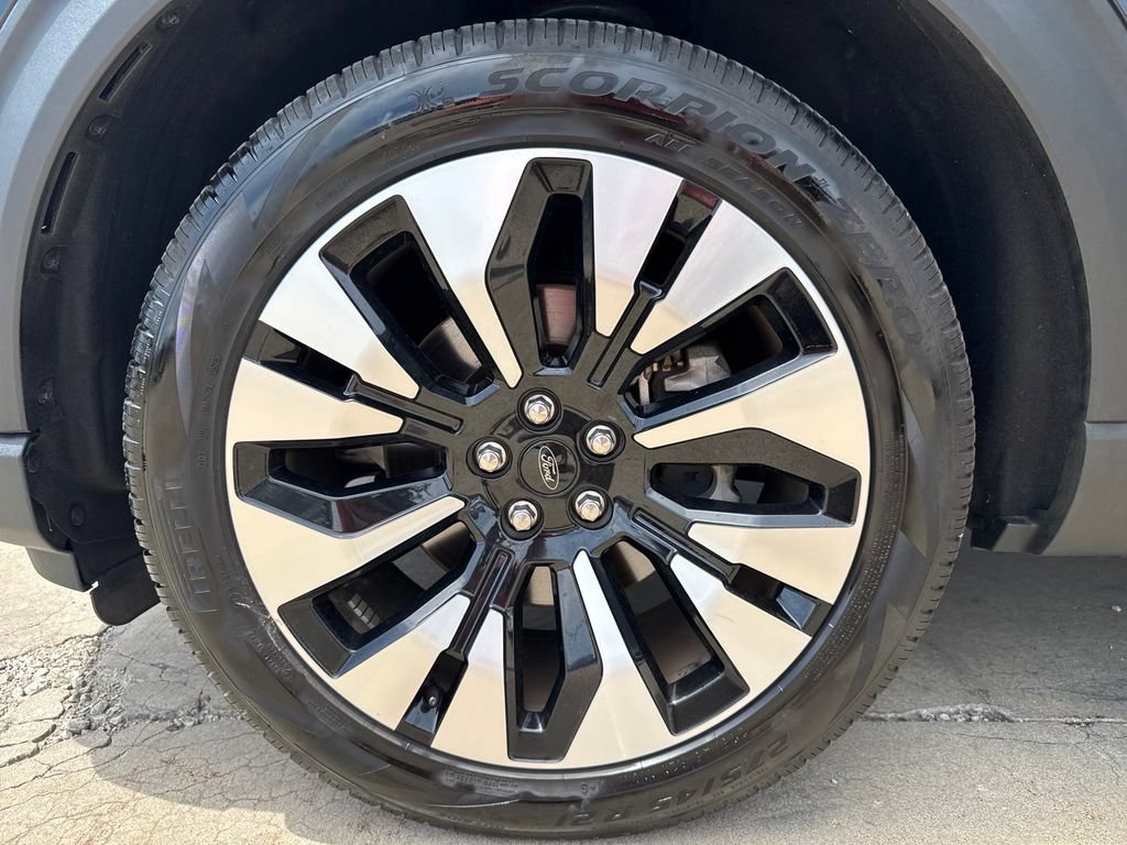 2025 Ford Explorer Platinum - Photo 11