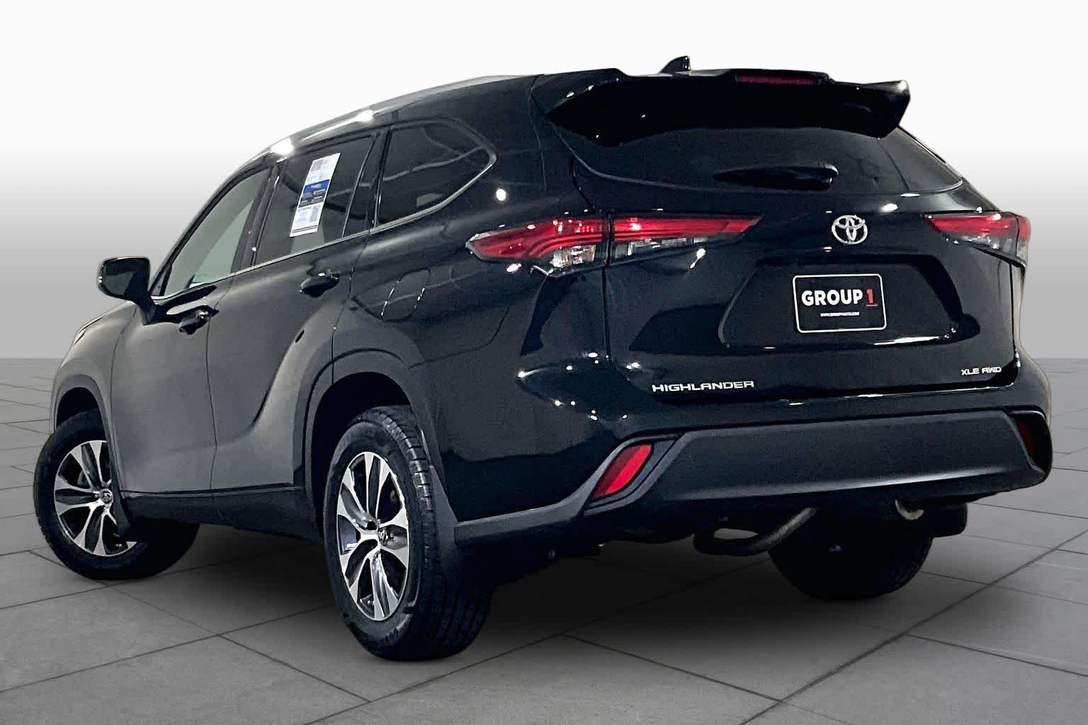 Used 2022 Midnight Black Metallic Toyota XLE image 22