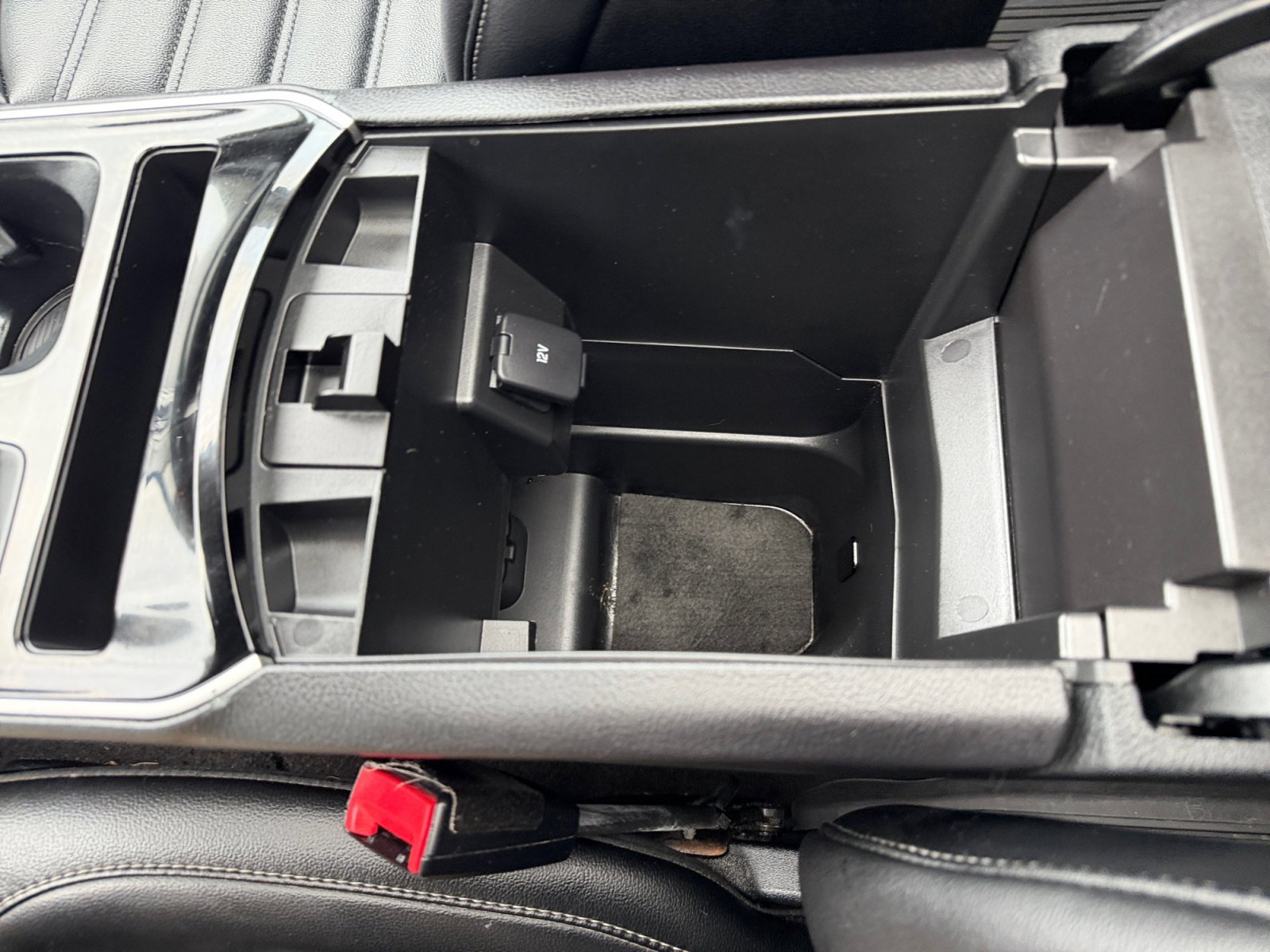 Used 2020 Black Ford SEL image 18