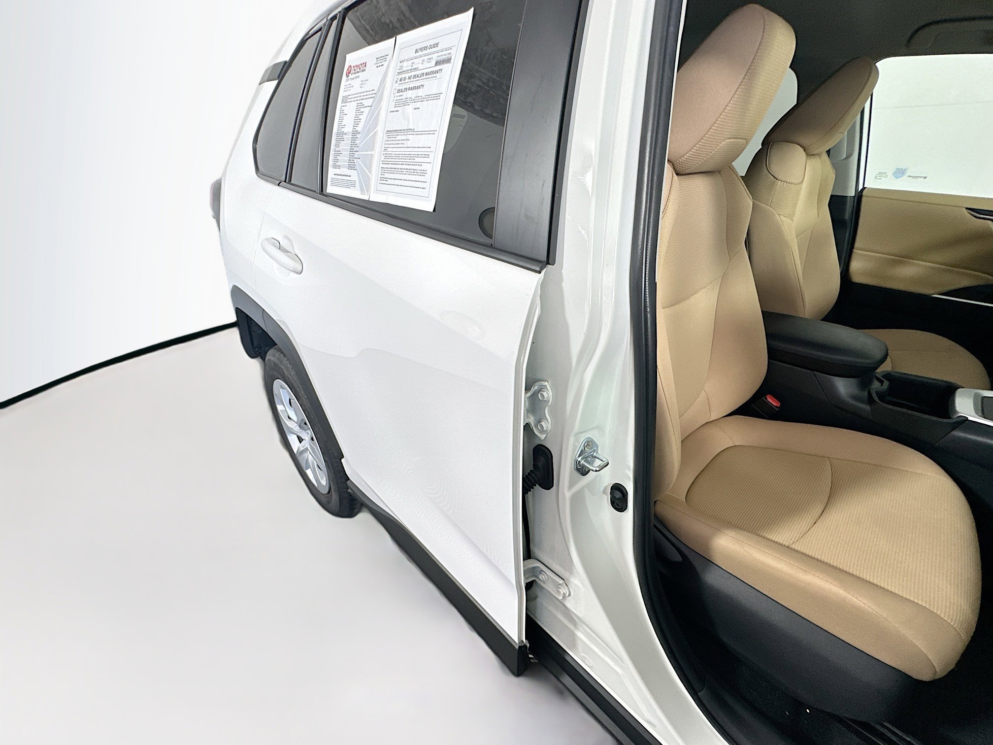 Used 2025 Ice Toyota LE image 27