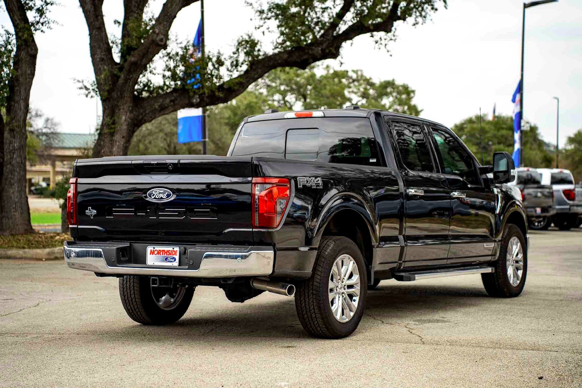 New 2025 Agate Black Metallic Ford XLT image 4