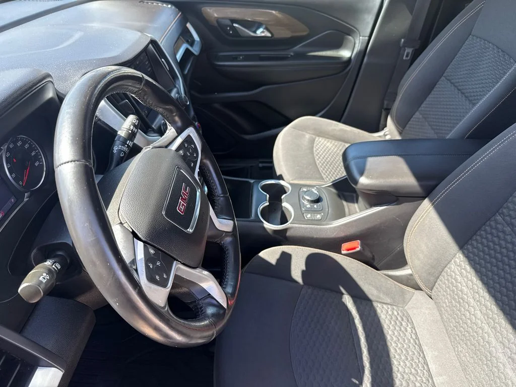 Used 2021 White GMC SLE image 17