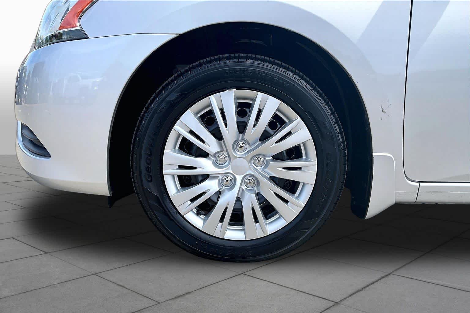 Used 2015 Brilliant Silver Nissan S image 10