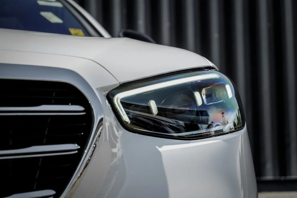 New 2026 MANUFAKTUR Moonlight White Metallic Mercedes-Benz S 580 image 42
