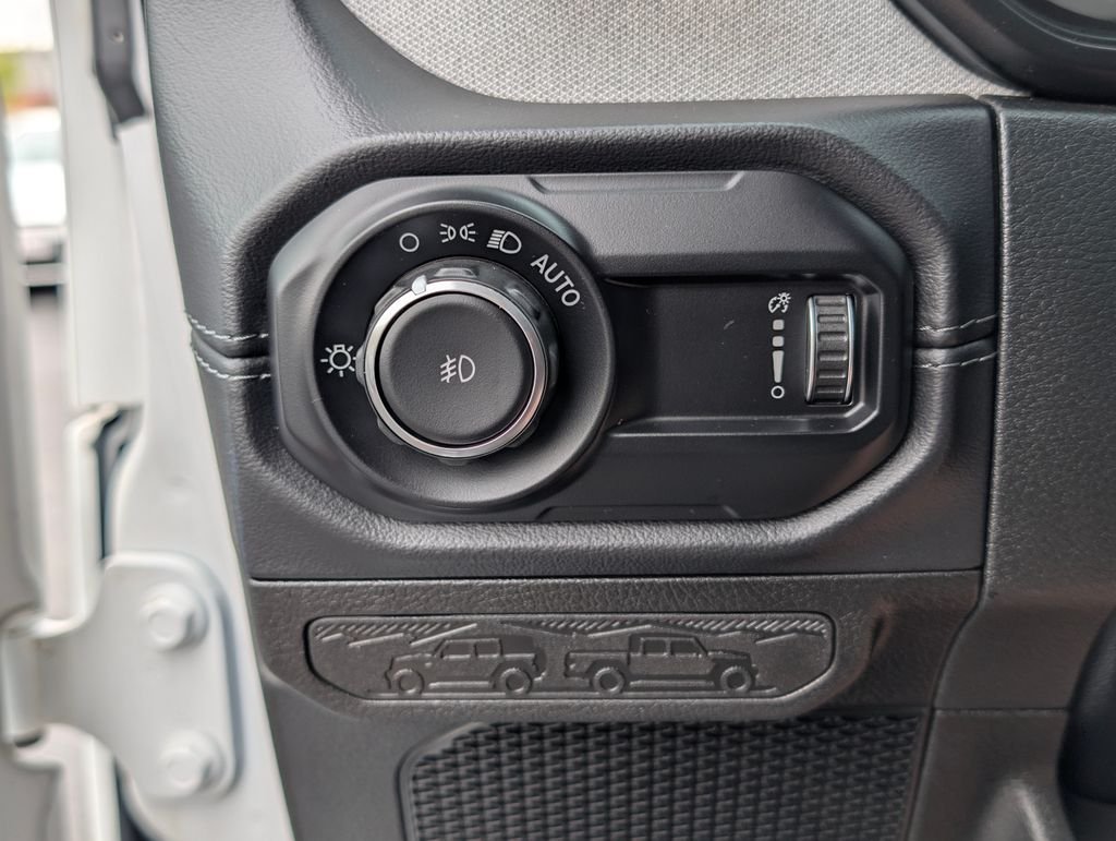 2024 Jeep Wrangler 4-Door Sahara - Photo 33
