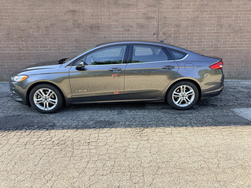 Used 2018 Magnetic Metallic Ford SE image 2