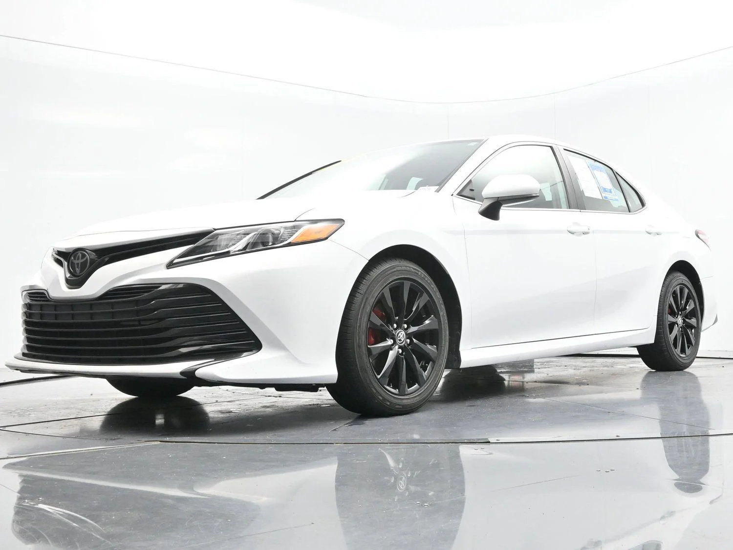 Used 2020 Super White Toyota LE image 37