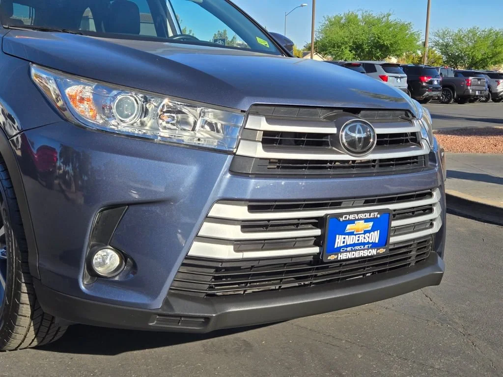 Used 2018 Shoreline Blue Pe Toyota SE image 8