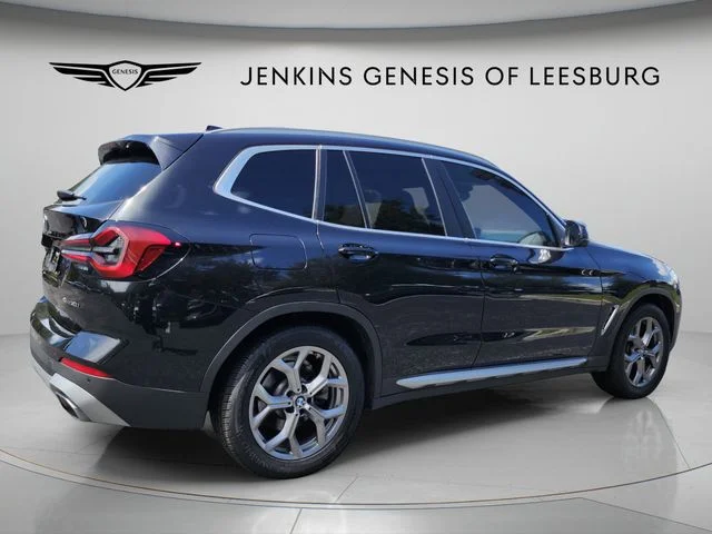 Used 2022 Black BMW xDrive30i image 4