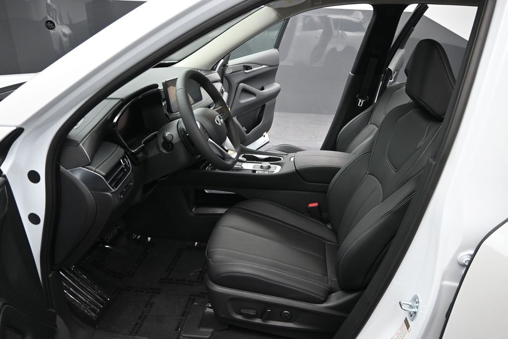 New 2027 RADIANT WHITE INFINITI Pure AWD image 9