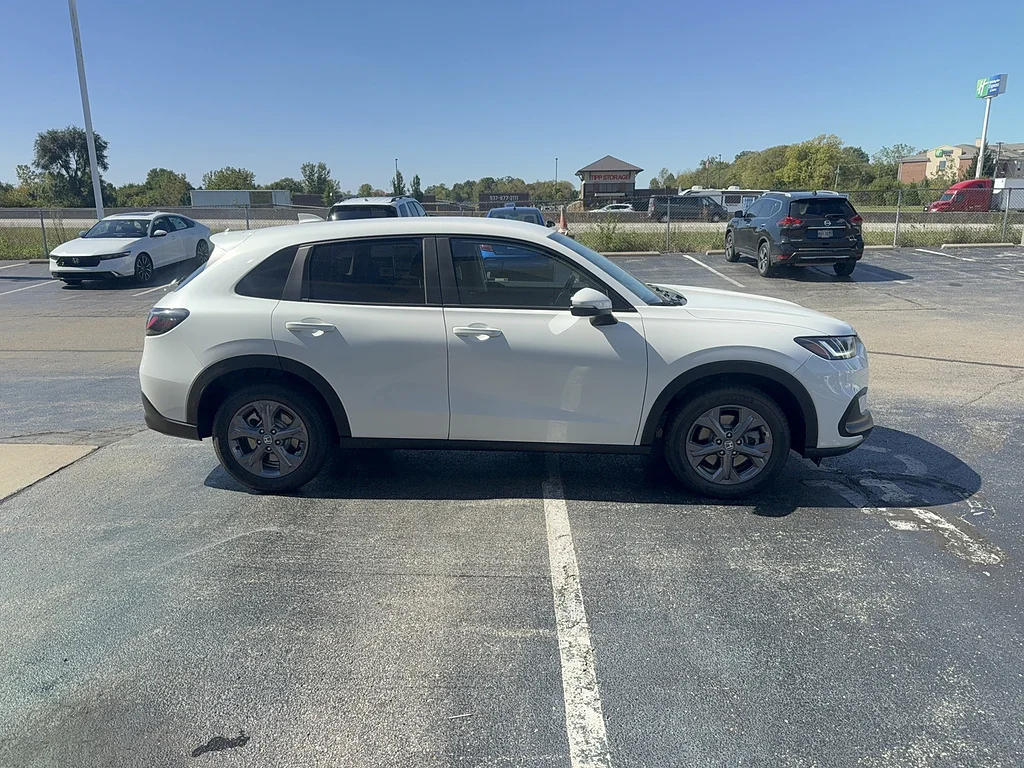 2027 Honda HR-V LX, photo 3 of 12