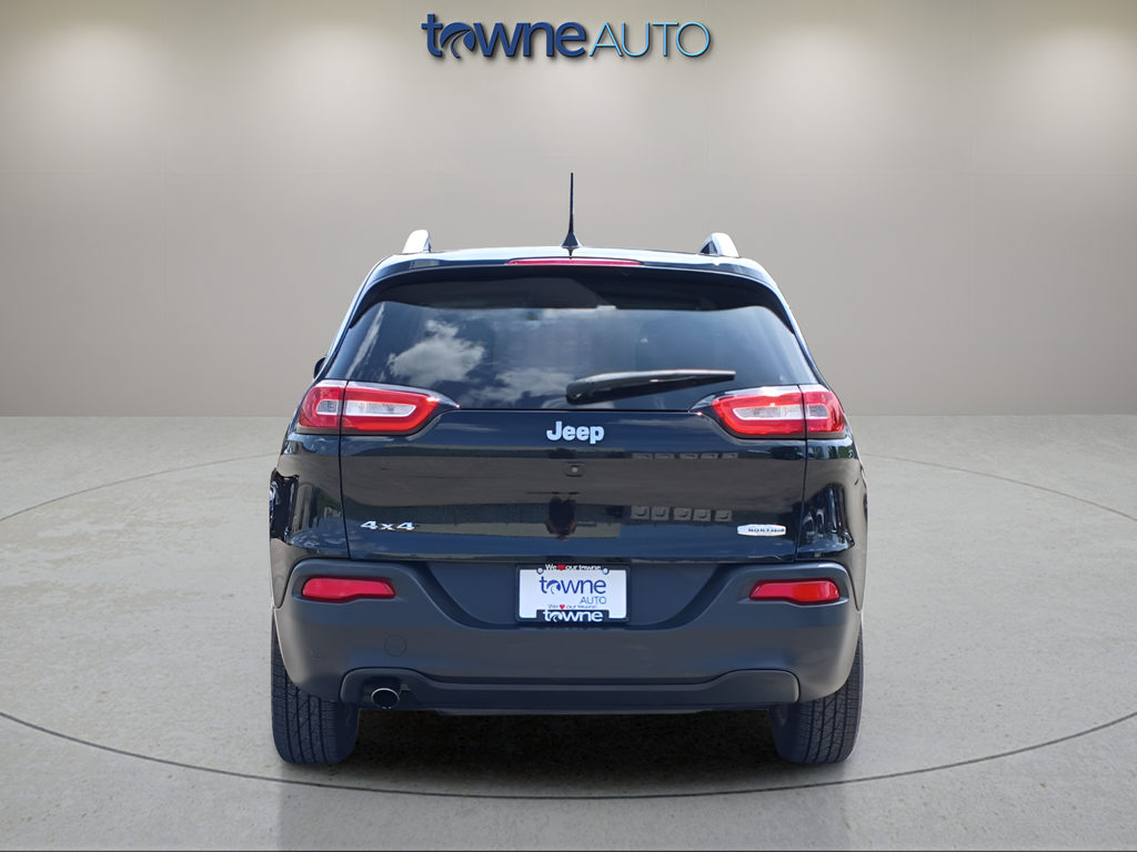 Used 2017 Black Jeep Latitude image 4