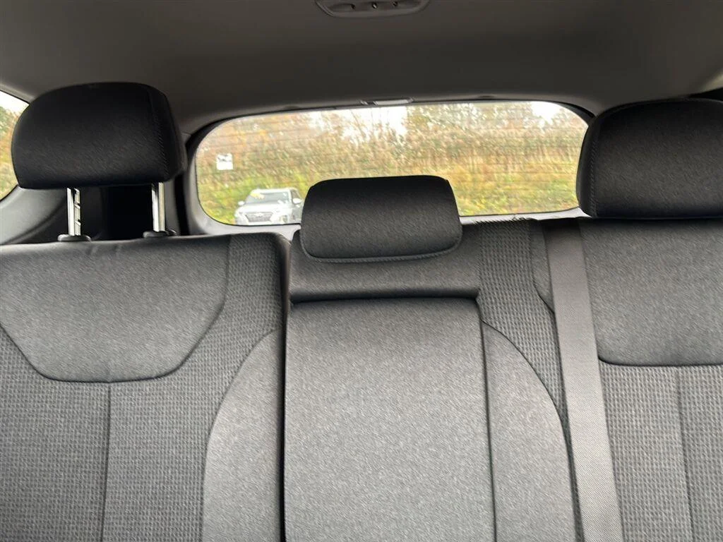 Used 2022 Quartz White Hyundai SEL image 17