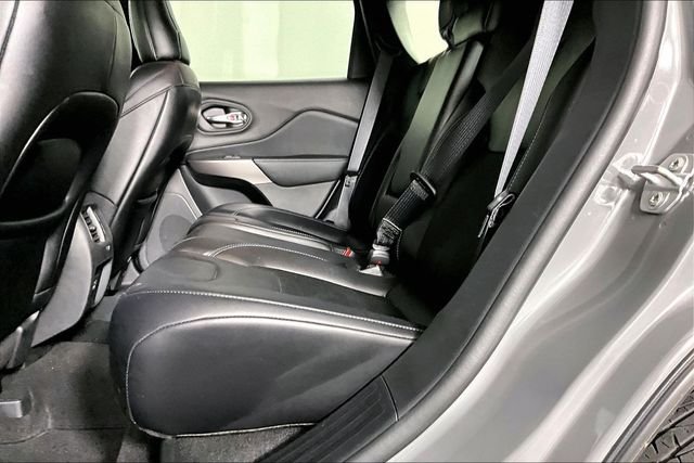 Used 2021 Gray Jeep Latitude Plus image 3