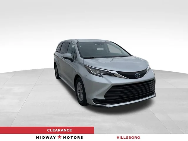 2022 Toyota Sienna LE
