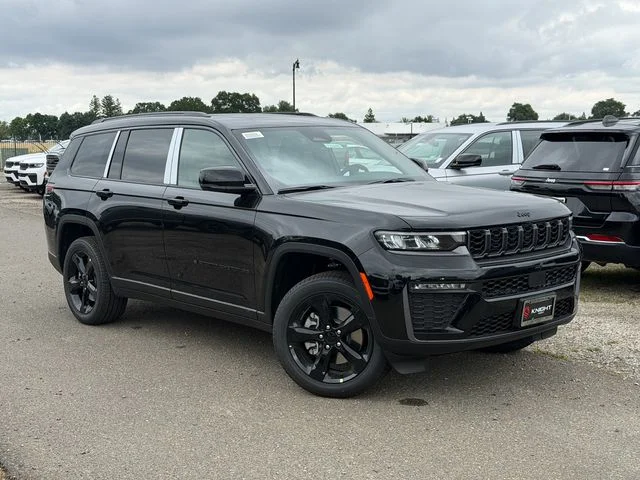 New 2026 Diamond Black Crystal Pearlcoat Jeep Limited image 2