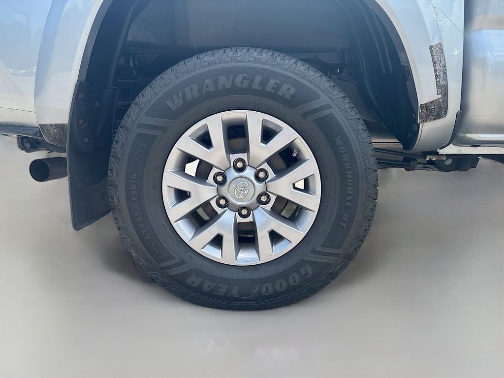 Used 2017 Silver Toyota SR5 image 13
