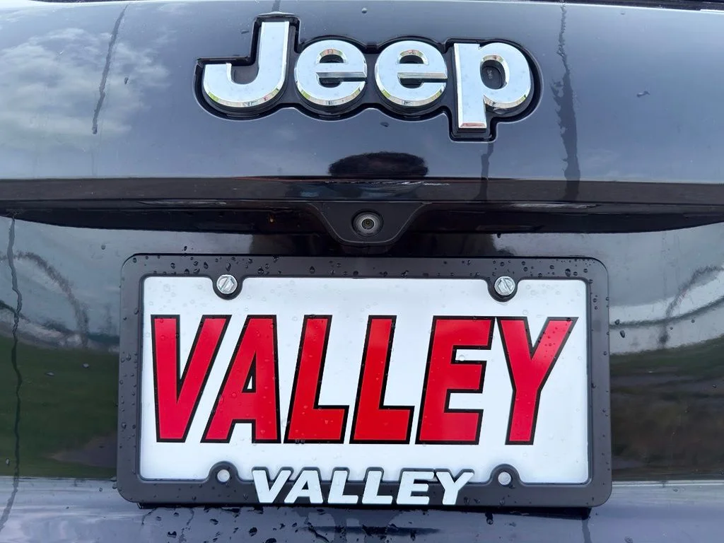 Used 2017 Black Jeep Laredo image 19
