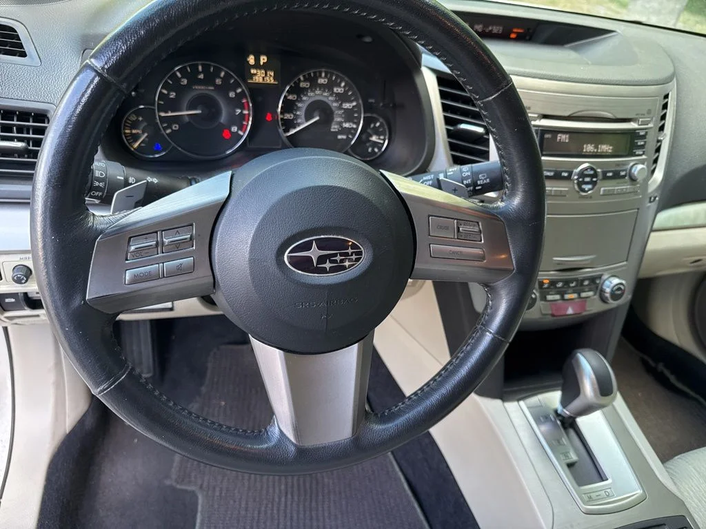 Used 2010 White Subaru 2.5i Premium image 14