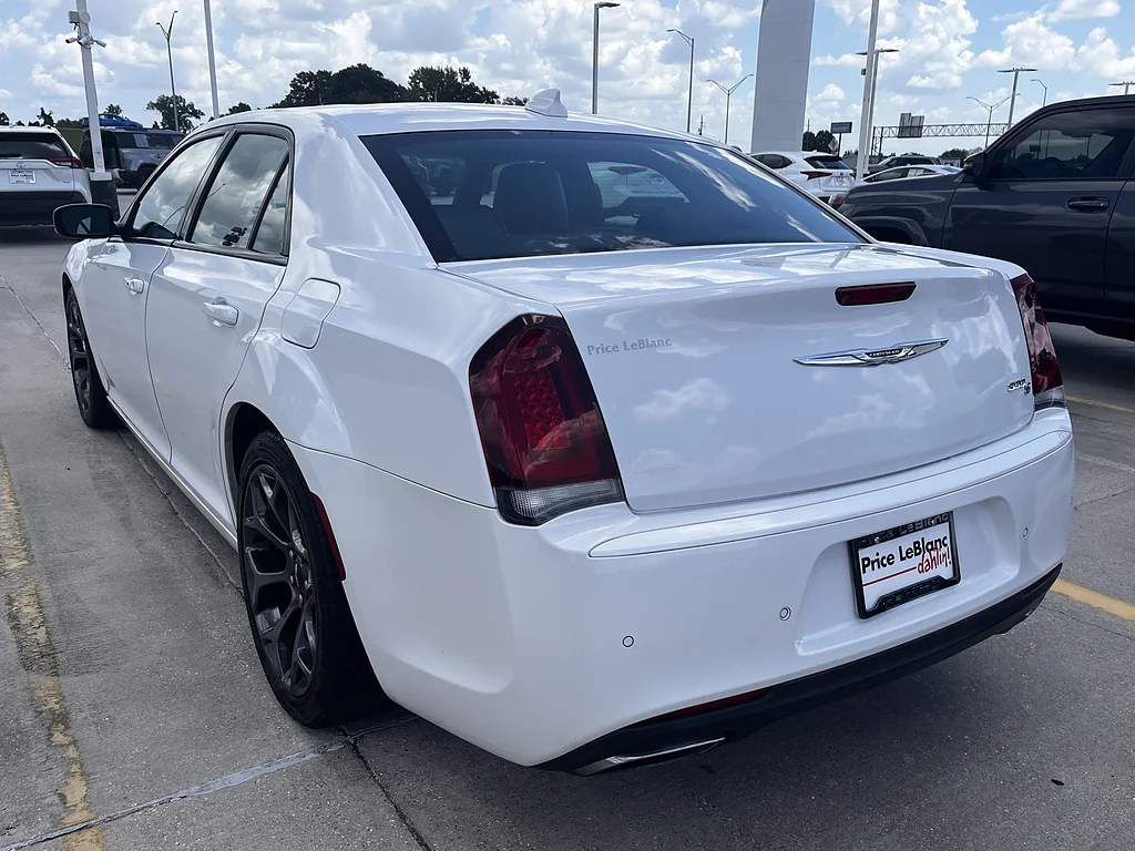Used 2016 Bright White Clear Coat Chrysler S image 5