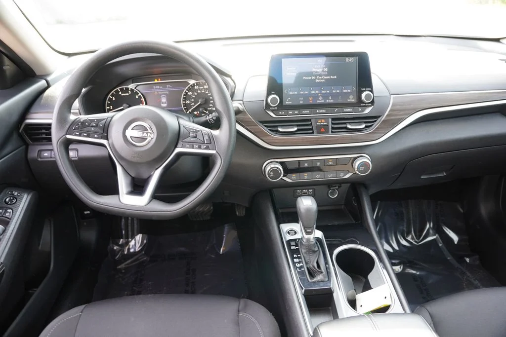 Used 2024 Red Nissan 2.5 SV image 18