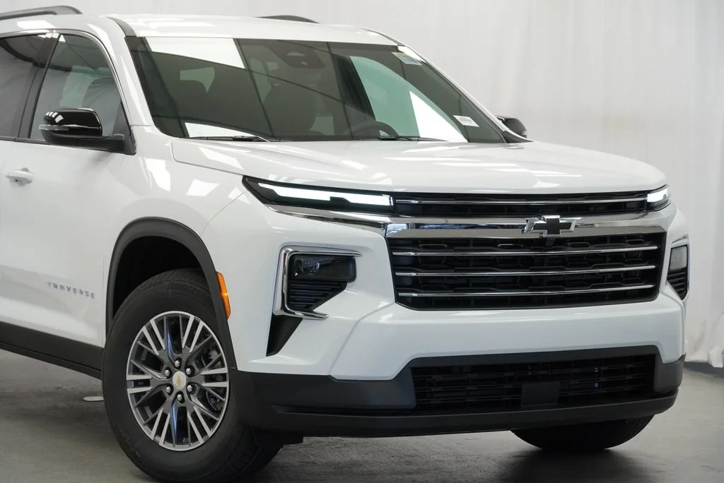 New 2027 Summit White Chevrolet LT image 9