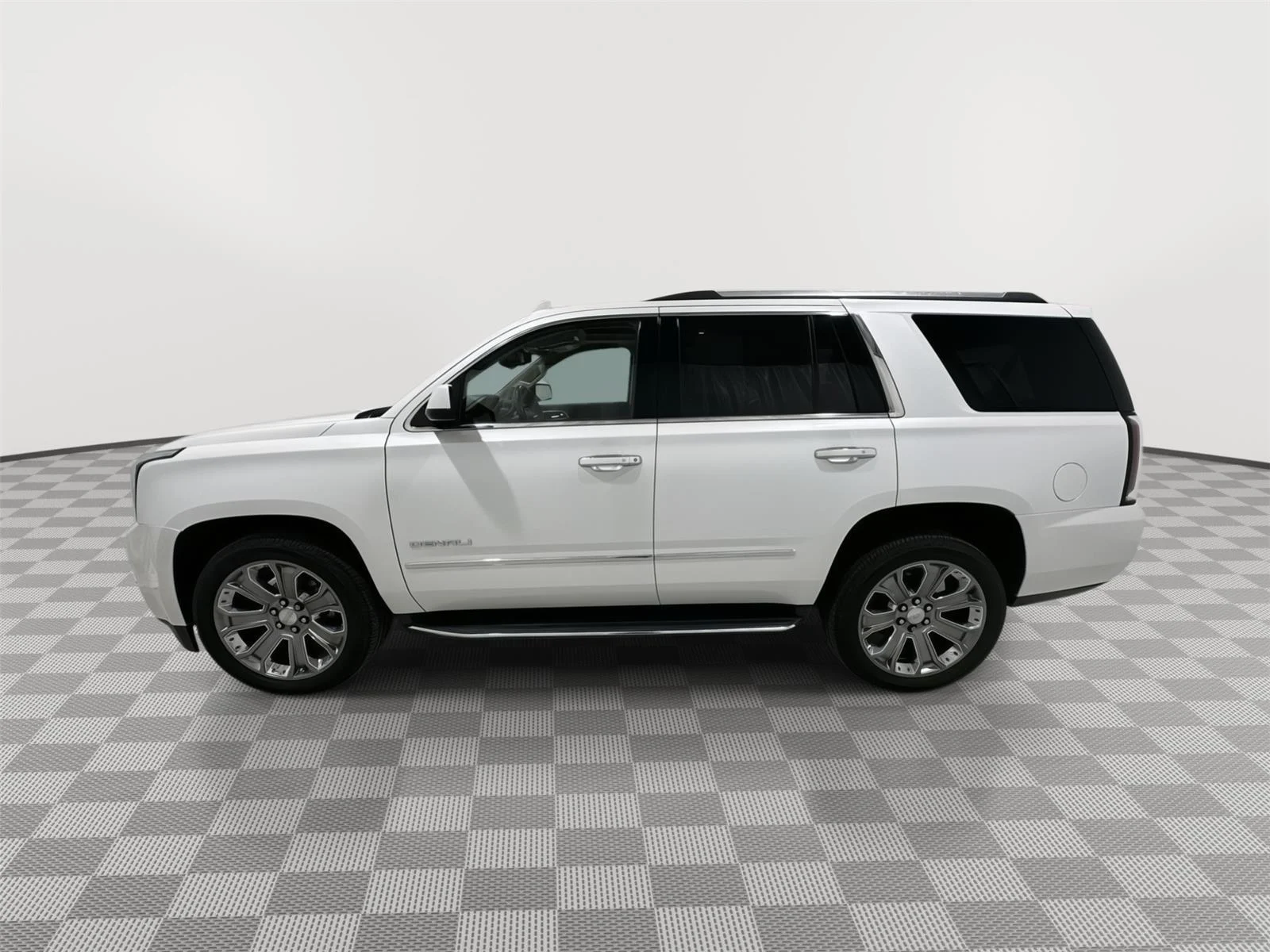 Used 2016 WHITE FROST TRICOAT GMC Denali image 2