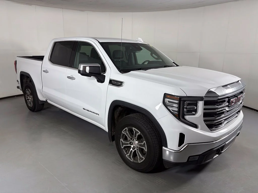Used 2025 Summit White GMC SLT image 2