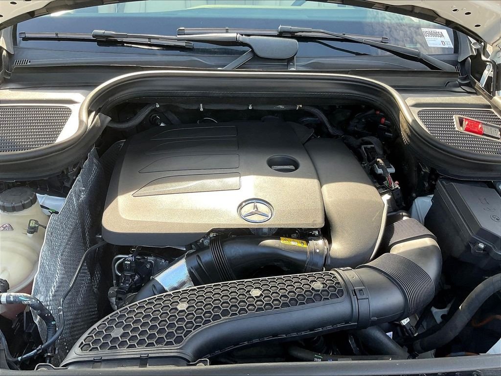 Used 2022 Polar White Mercedes-Benz GLE 350 image 32