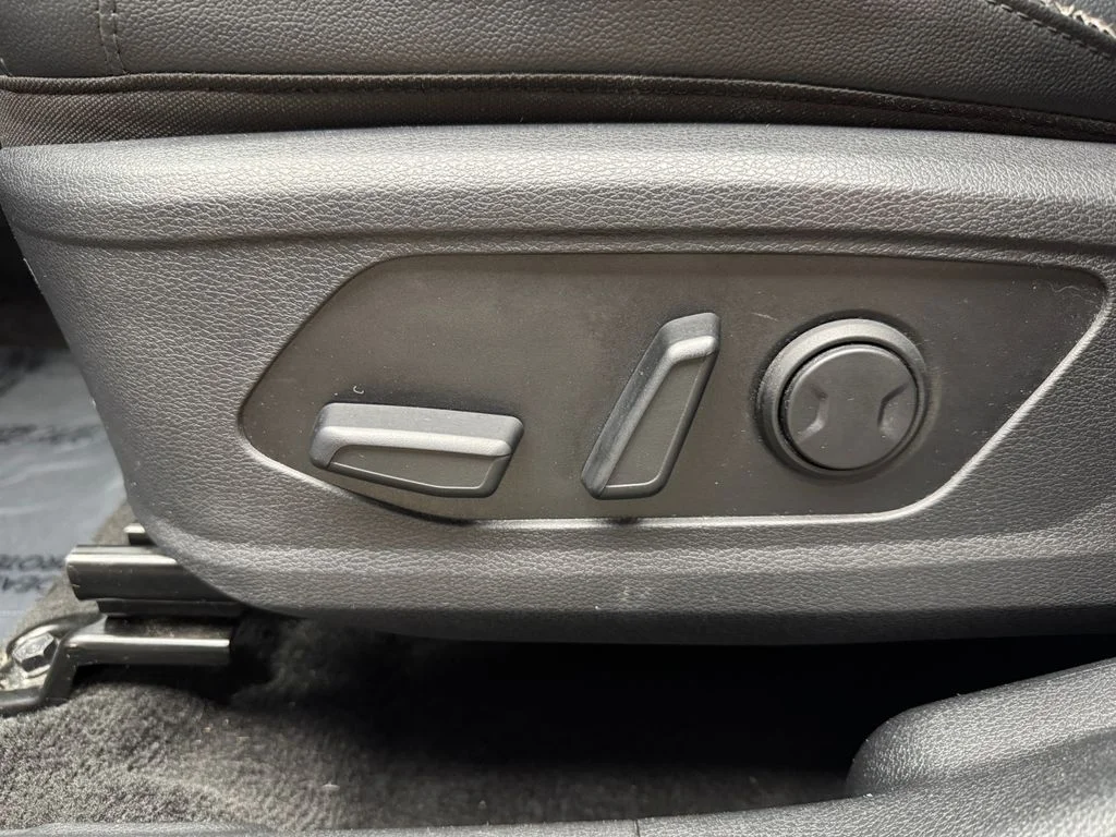 Used 2023 White Pearl Kia X-Line image 10