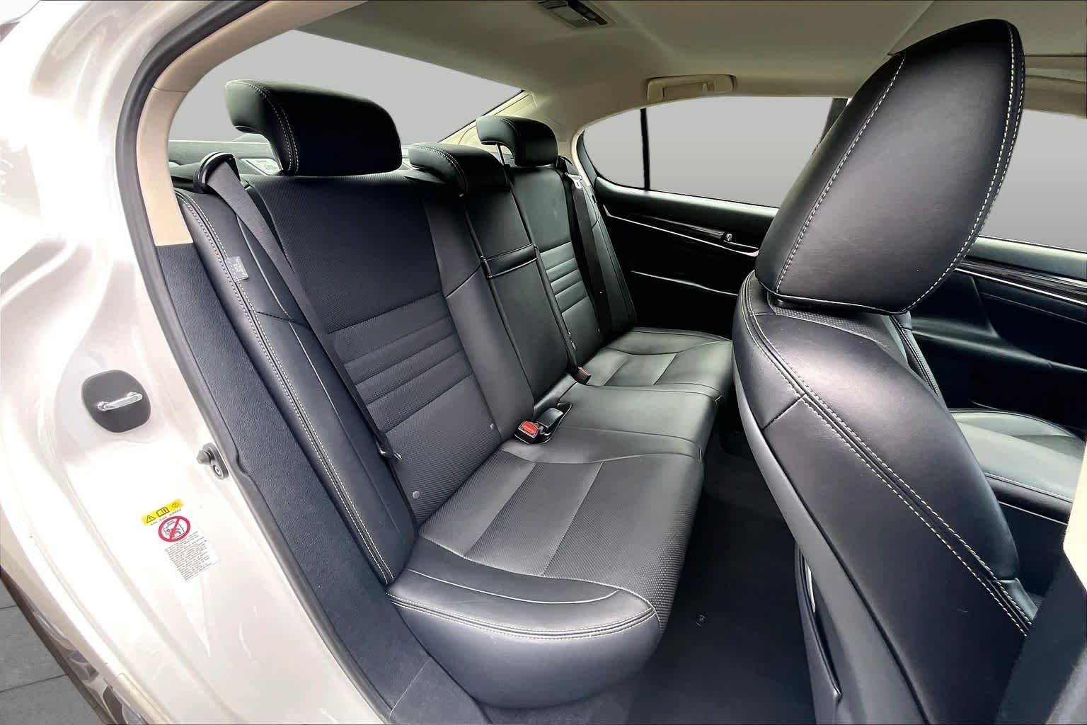 Used 2019 Eminent White Pearl Lexus  image 20