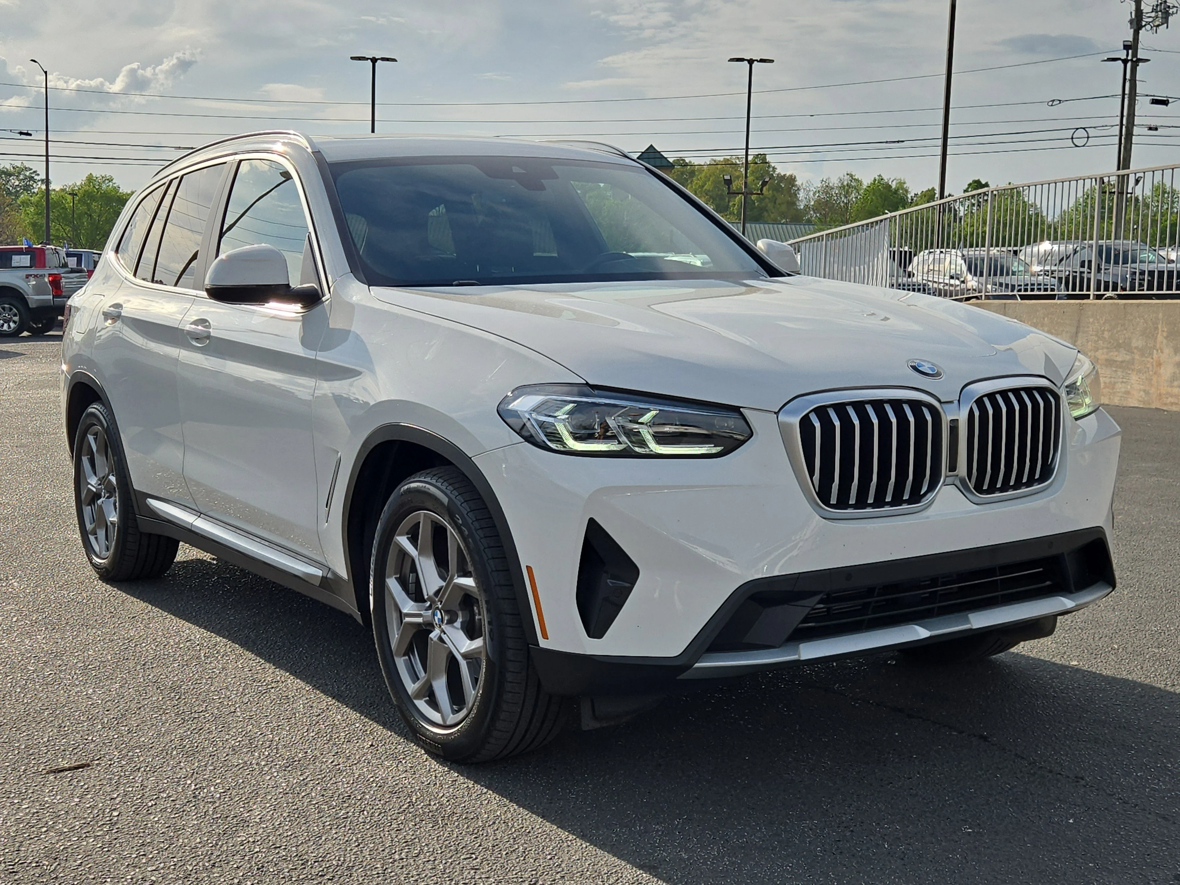 Used 2023 Alpine White BMW sDrive30i image 4