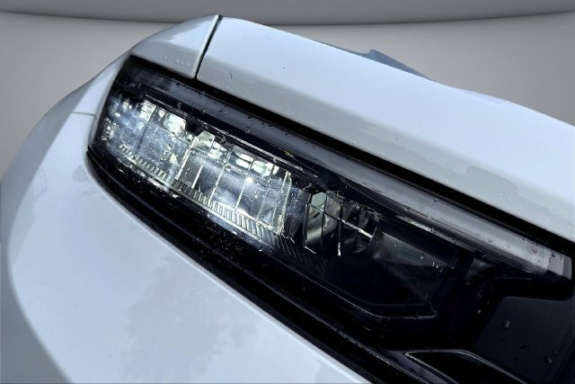 Used 2022 White Jeep Altitude image 33
