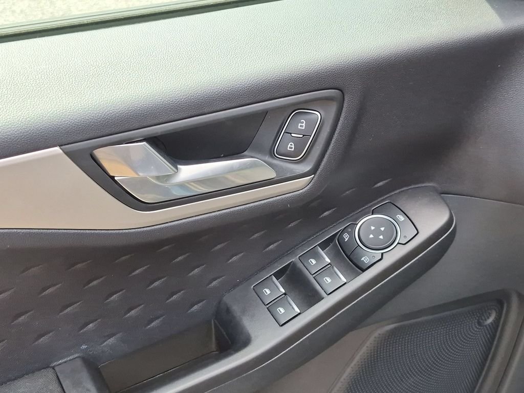 Used 2020 Green Ford SE image 10