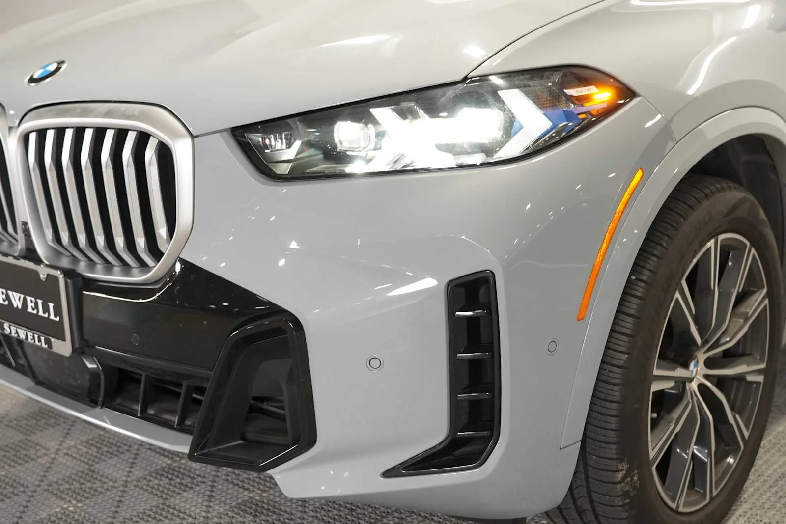 Used 2026 Brooklyn Grey Metallic BMW xDrive40i image 7