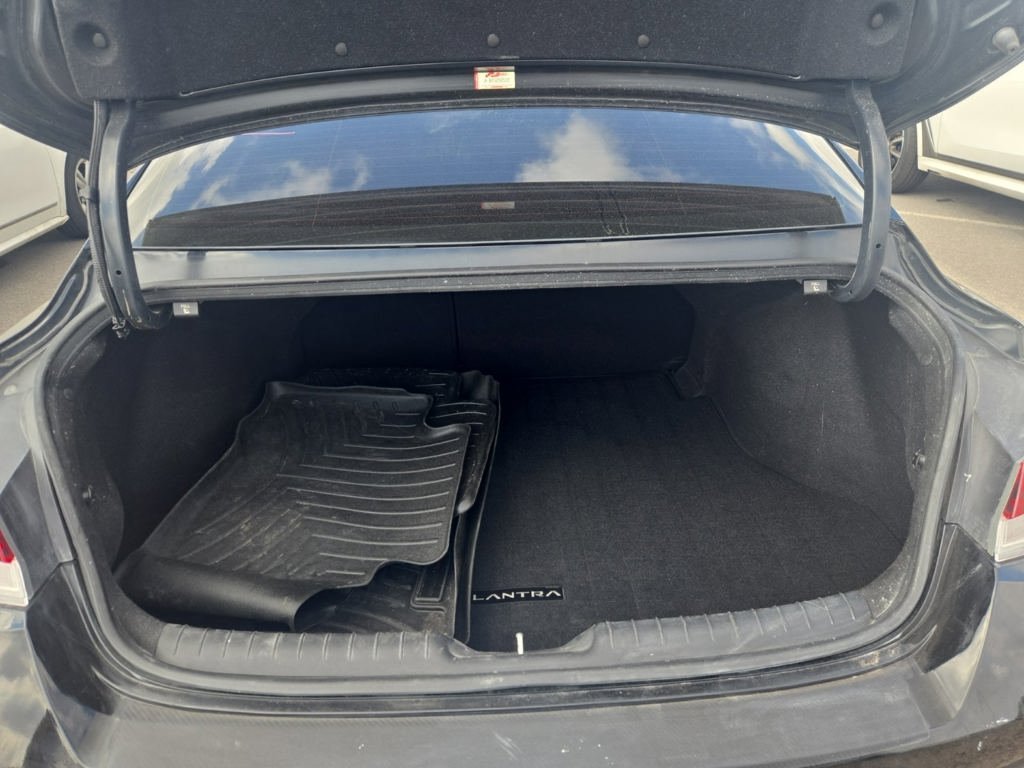 Used 2023 Black Hyundai Limited image 4
