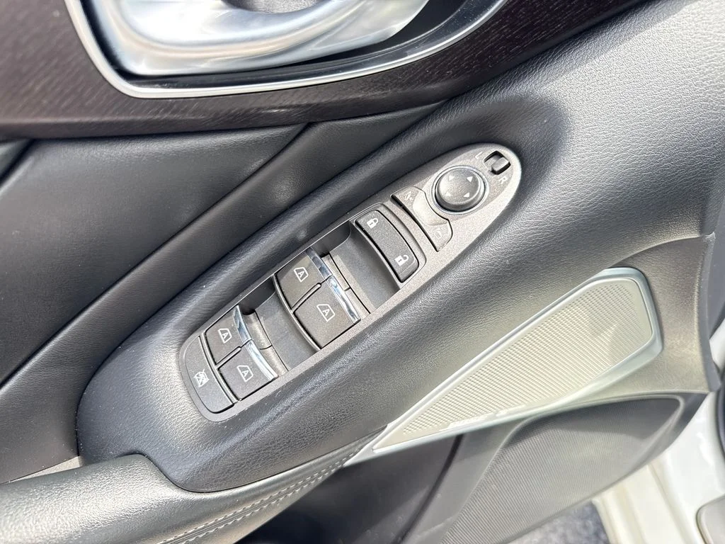 Used 2022 White INFINITI SENSORY image 13