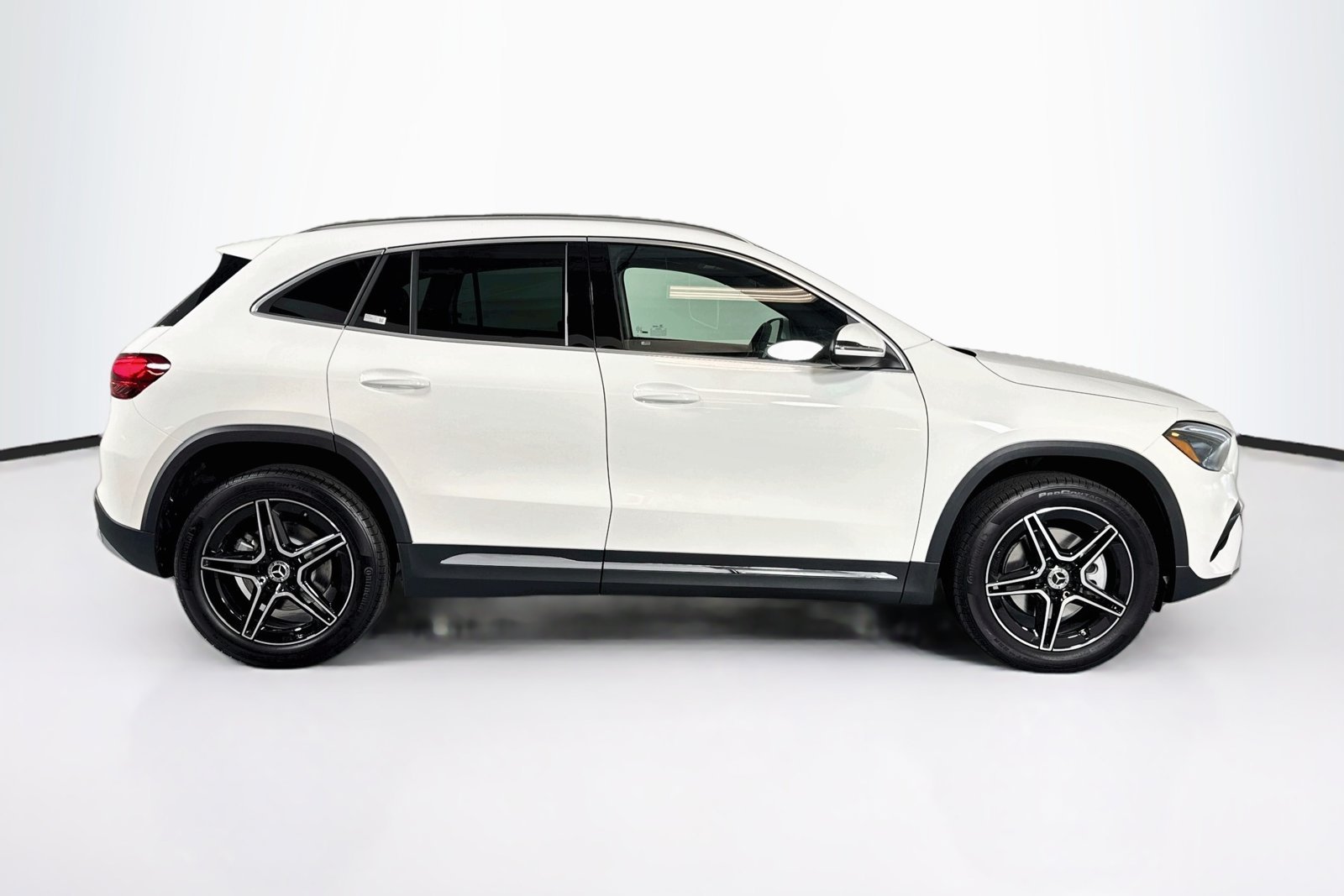 New 2026 Polar White Mercedes-Benz GLA 250 image 4