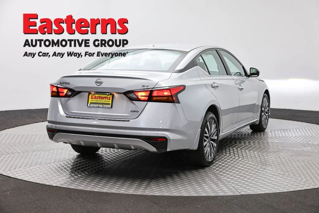 Used 2023 Silver Nissan 2.5 SV image 5