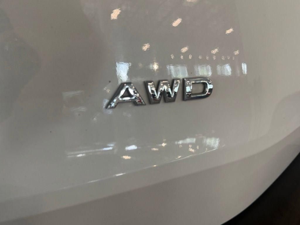 Used 2022 White Nissan S image 23