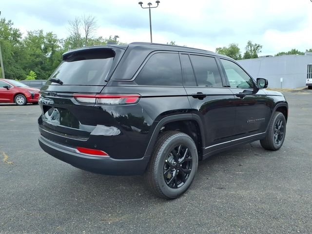 New 2026 Diamond Black Crystal Pearl-Coat Exterior Paint Jeep Altitude image 7