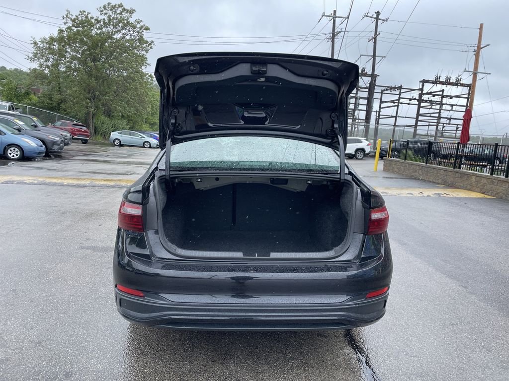 Used 2024 Gray Volkswagen 1.5T SE image 13