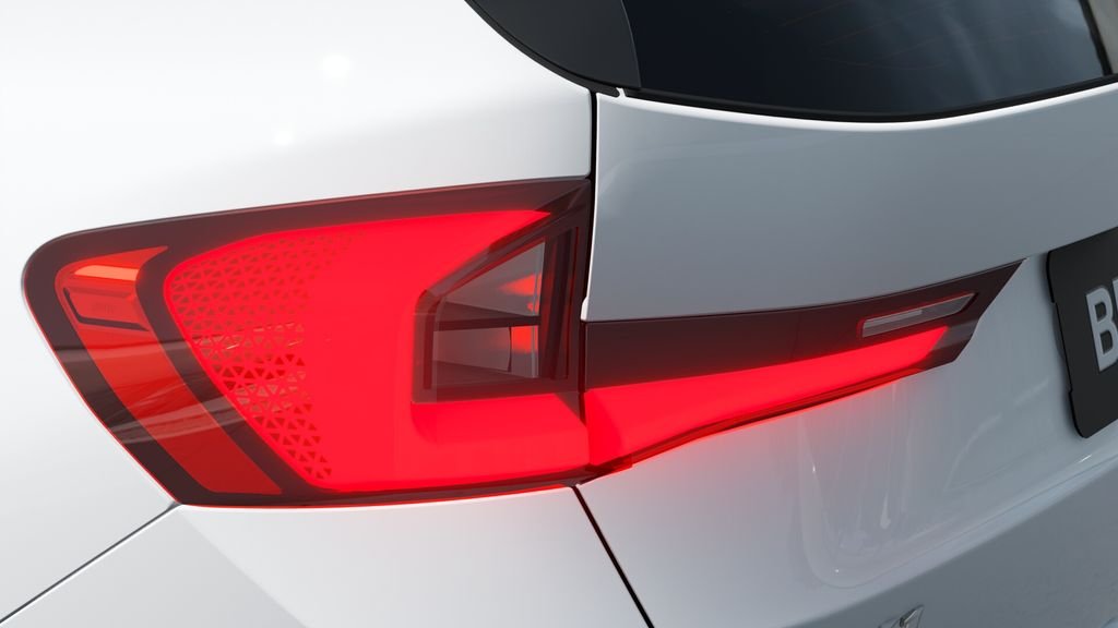 New 2026 Alpine White BMW xDrive28i image 30