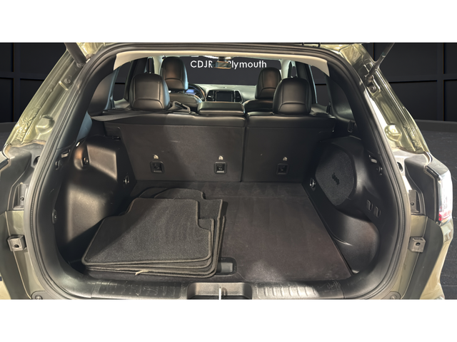 Used 2021 Olive Green Pearlcoat Jeep Limited image 26