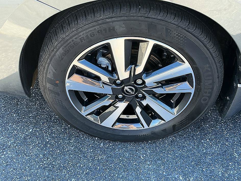 Used 2025 Gun Metallic Nissan SV image 9