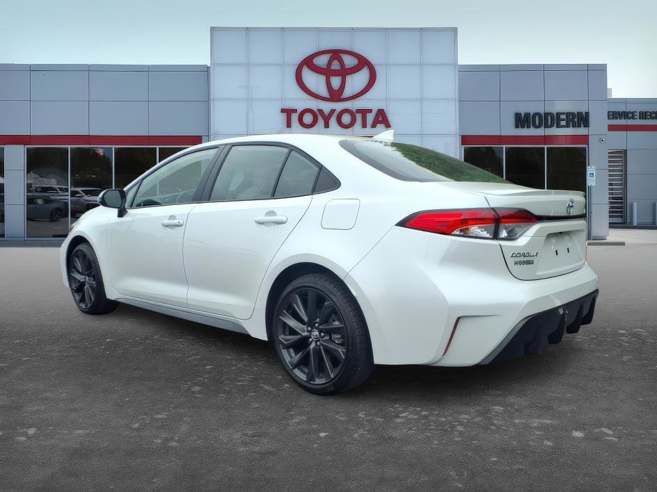 Used 2026 Wind Chill Pearl Toyota SE image 3