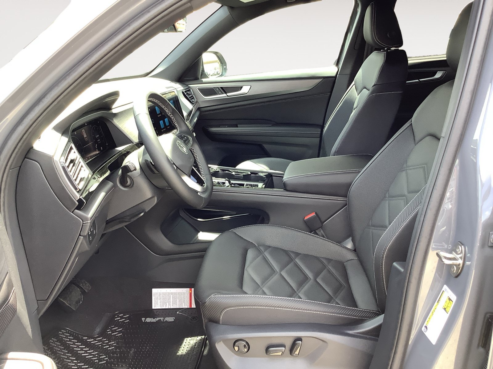 New 2026 PURE GRAY Volkswagen 2.0T SE w/Technology image 22