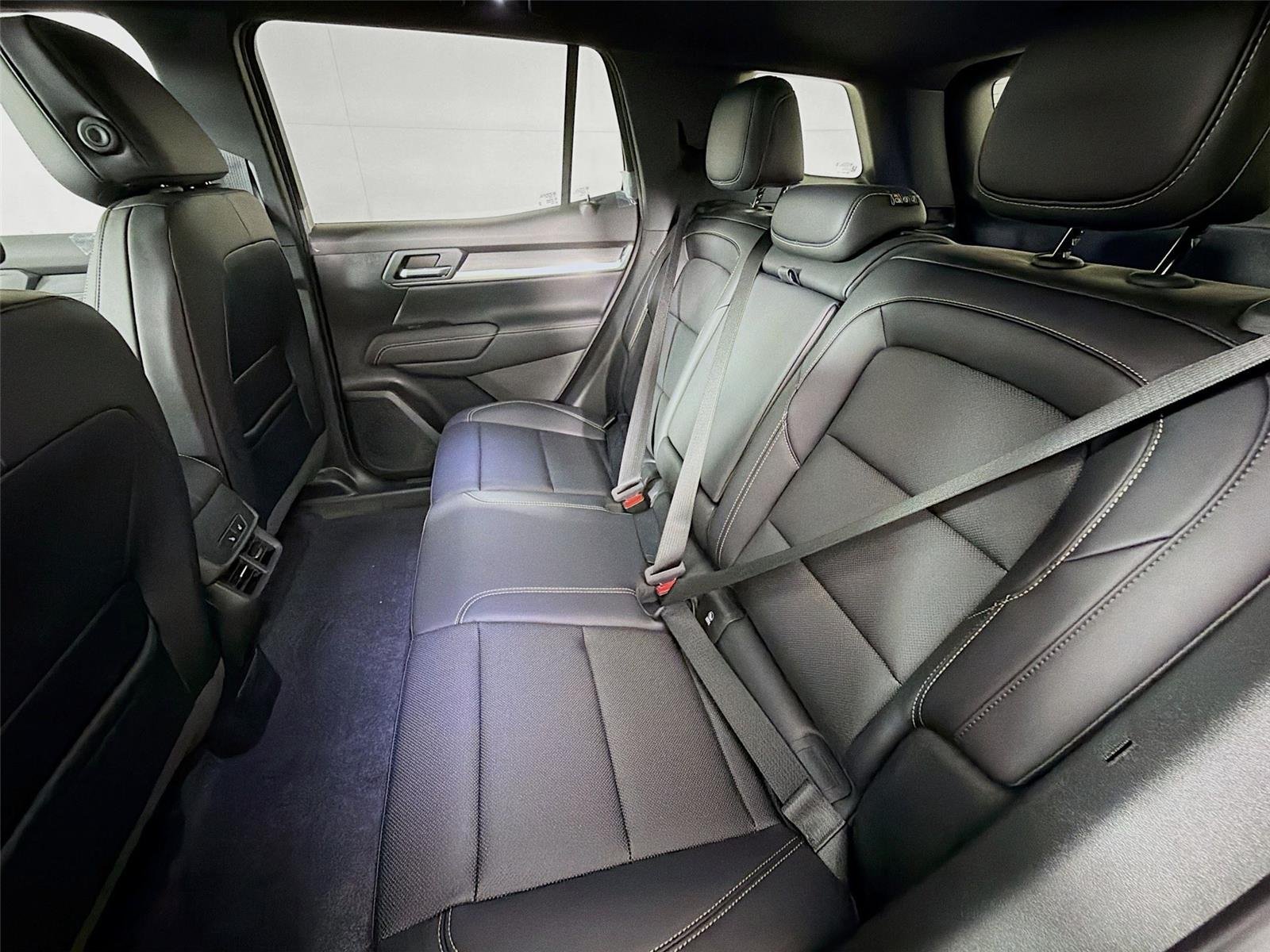 New 2027 Sterling Metallic GMC AWD Elevation image 26